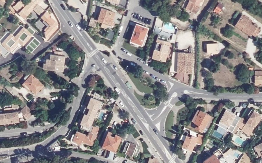 Vue aérienne du Rond-point anonyme n°1255040479
