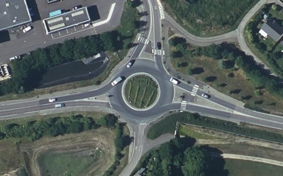 Vue aérienne du Rond-point anonyme n°1255167122