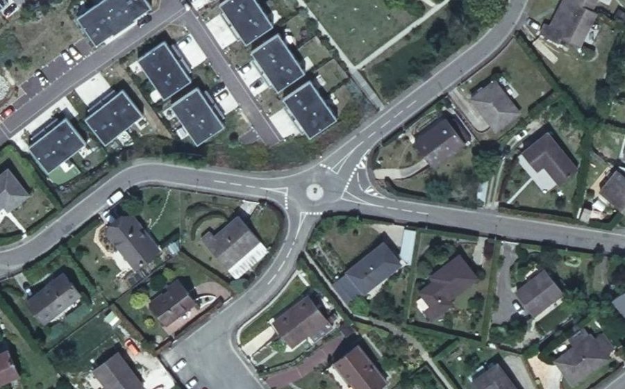 Vue aérienne du Rond-point anonyme n°1255343094