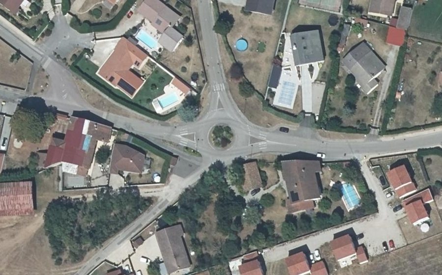 Vue aérienne du Rond-point anonyme n°125547639