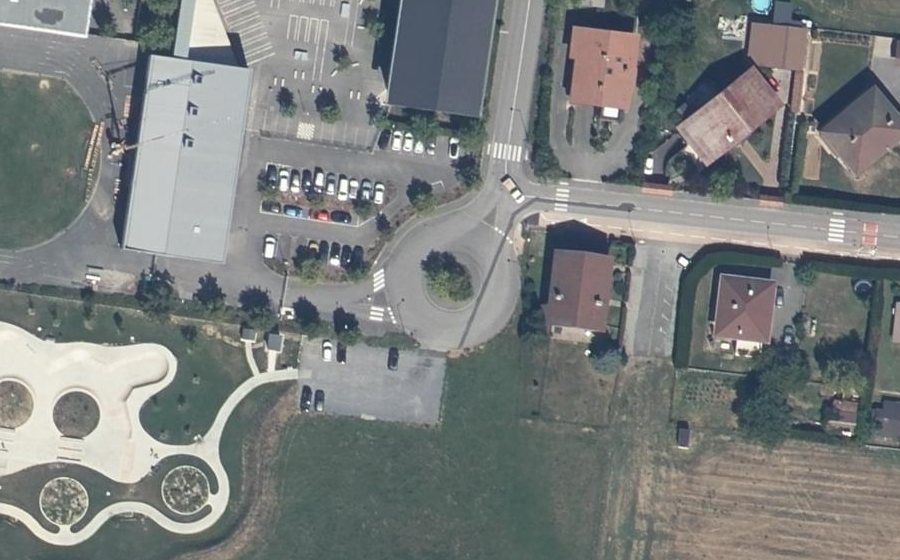 Vue aérienne du Rond-point anonyme n°1255600808