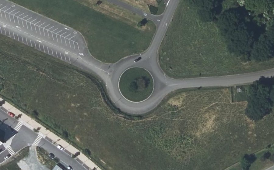 Vue aérienne du Rond-point anonyme n°125566394