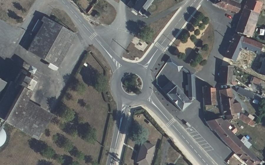 Vue aérienne du Rond-point anonyme n°125585583