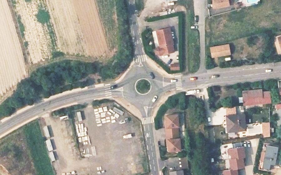 Vue aérienne du Rond-point anonyme n°125611790
