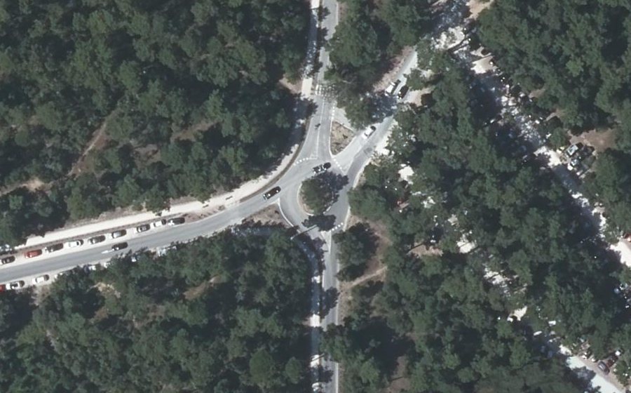 Vue aérienne du Rond-point anonyme n°125624813