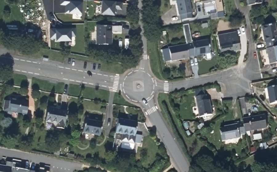 Vue aérienne du Rond-point anonyme n°125626042