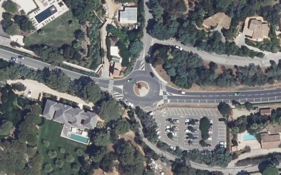 Vue aérienne du Rond-point anonyme n°125627387