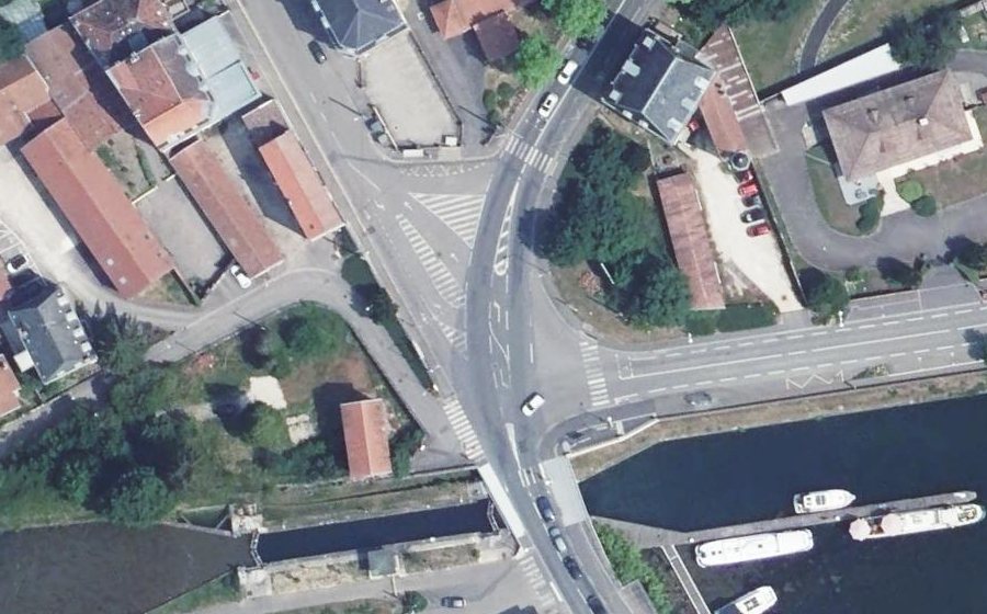 Vue aérienne du Rond-point anonyme n°1256320663