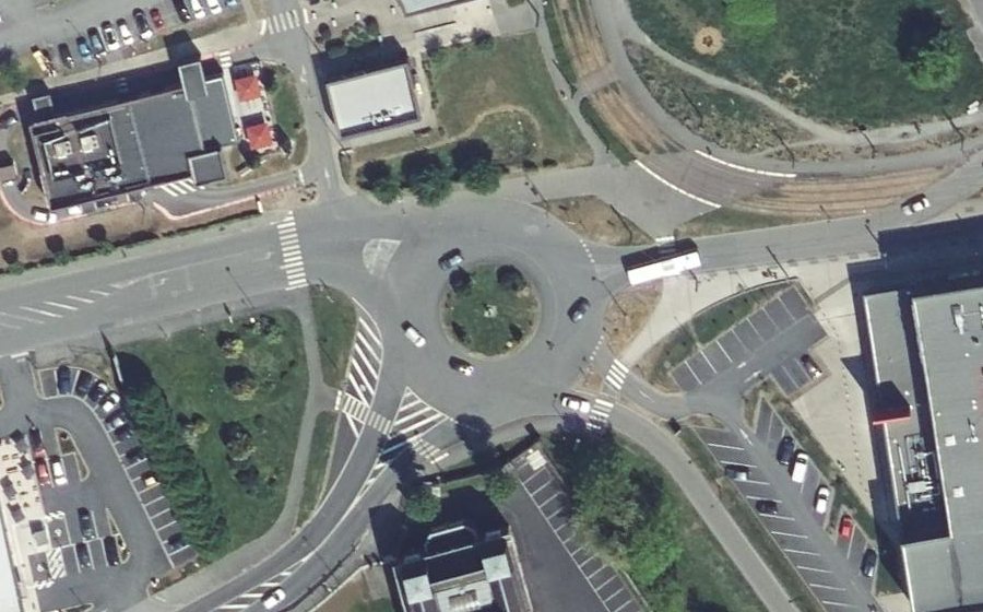 Vue aérienne du Rond-point anonyme n°1256416536