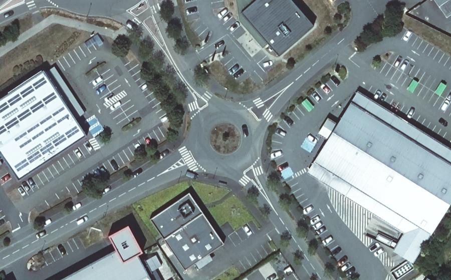 Vue aérienne du Rond-point anonyme n°125685342