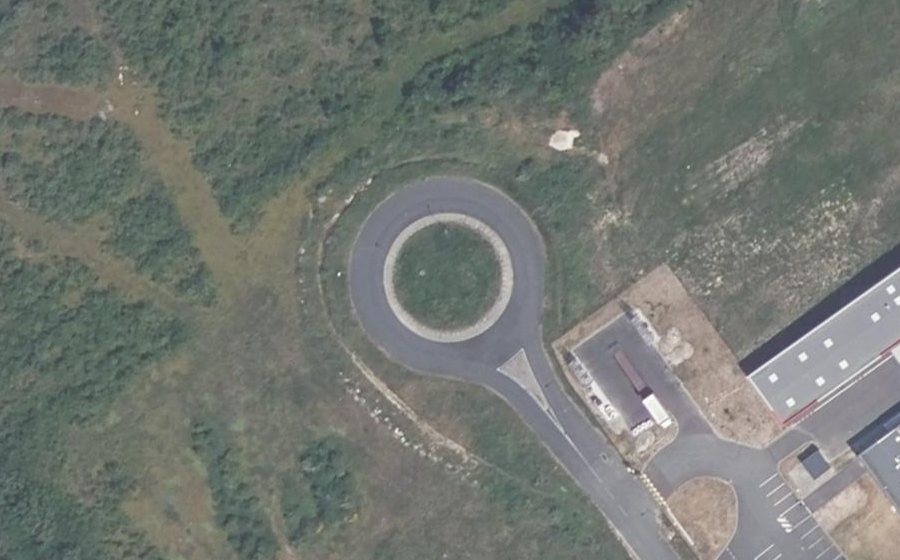 Vue aérienne du Rond-point anonyme n°1257118447