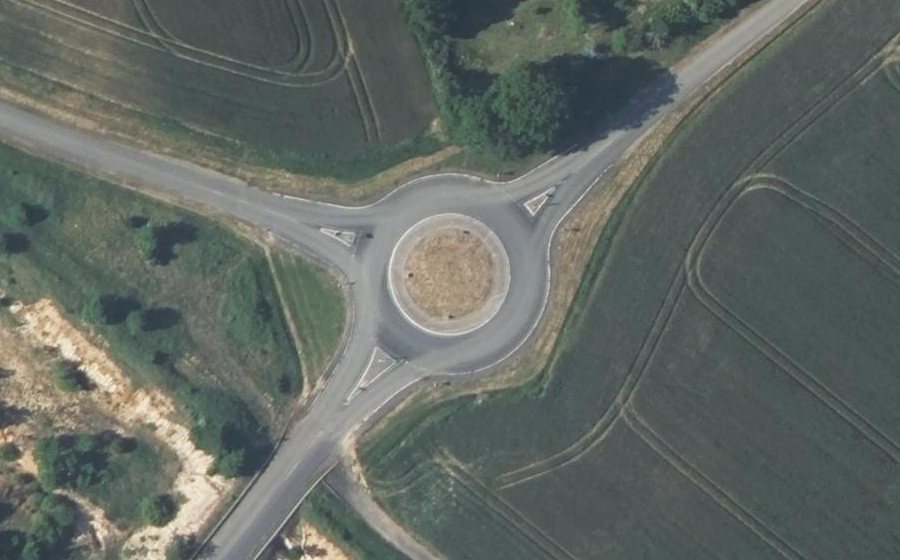 Vue aérienne du Rond-point anonyme n°125751636