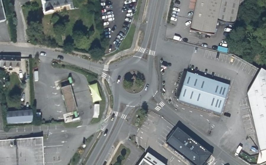 Vue aérienne du Rond-point anonyme n°125758535