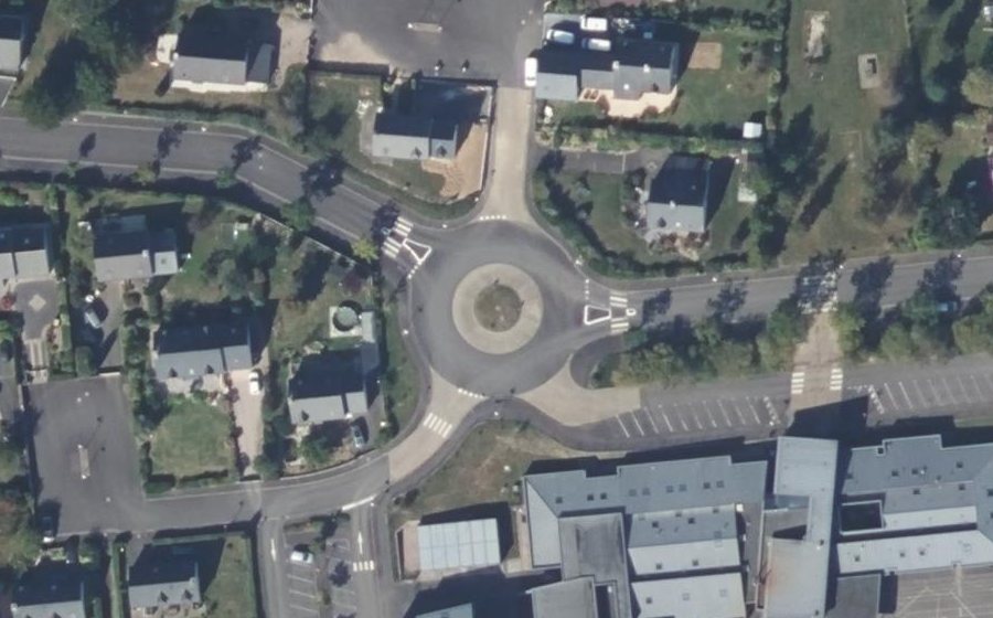 Vue aérienne du Rond-point anonyme n°125812351