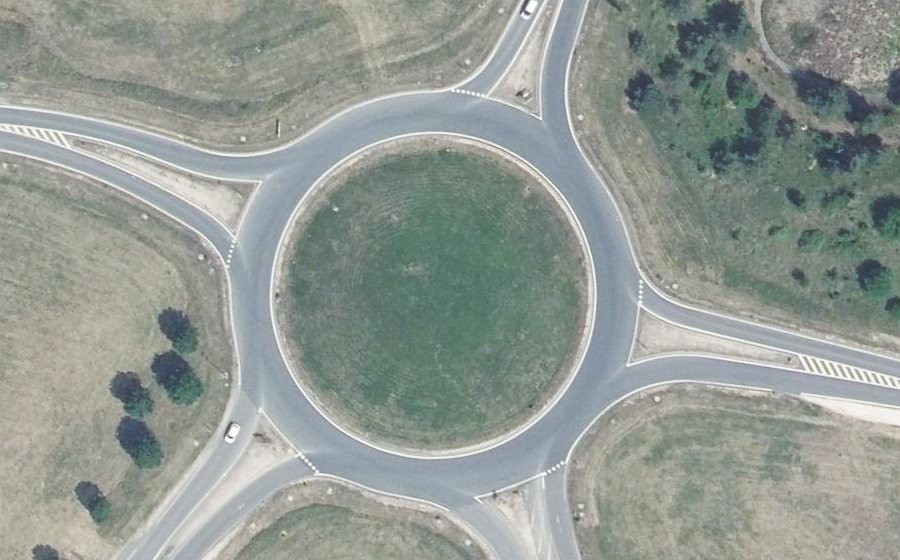 Vue aérienne du Rond-point anonyme n°125820559