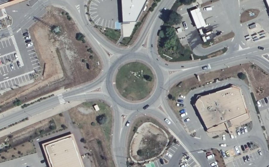 Vue aérienne du Rond-point anonyme n°125824310