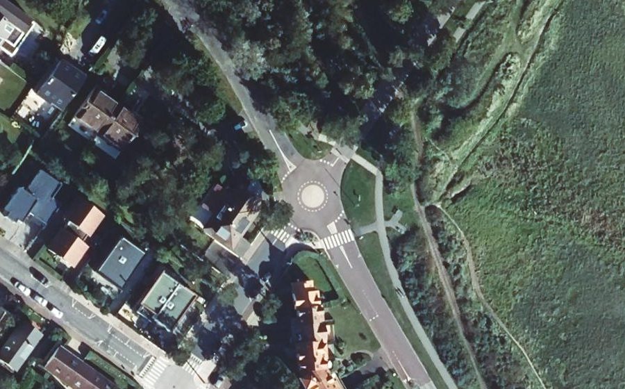 Vue aérienne du Rond-point anonyme n°1258318719