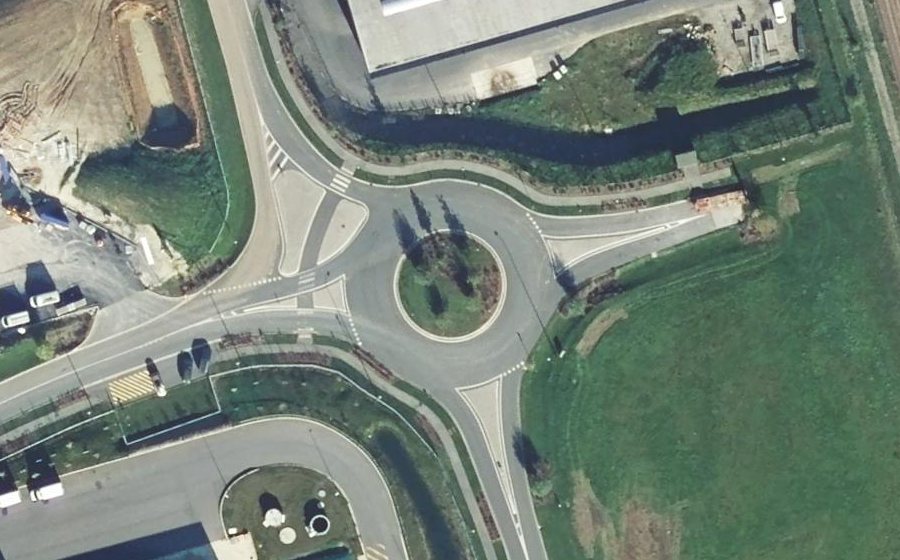 Vue aérienne du Rond-point anonyme n°1258373315