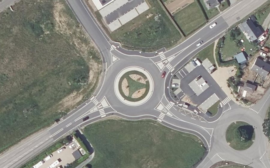 Vue aérienne du Rond-point anonyme n°1258553369