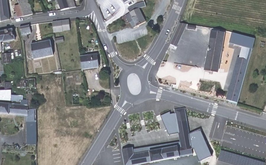 Vue aérienne du Rond-point anonyme n°1258953612