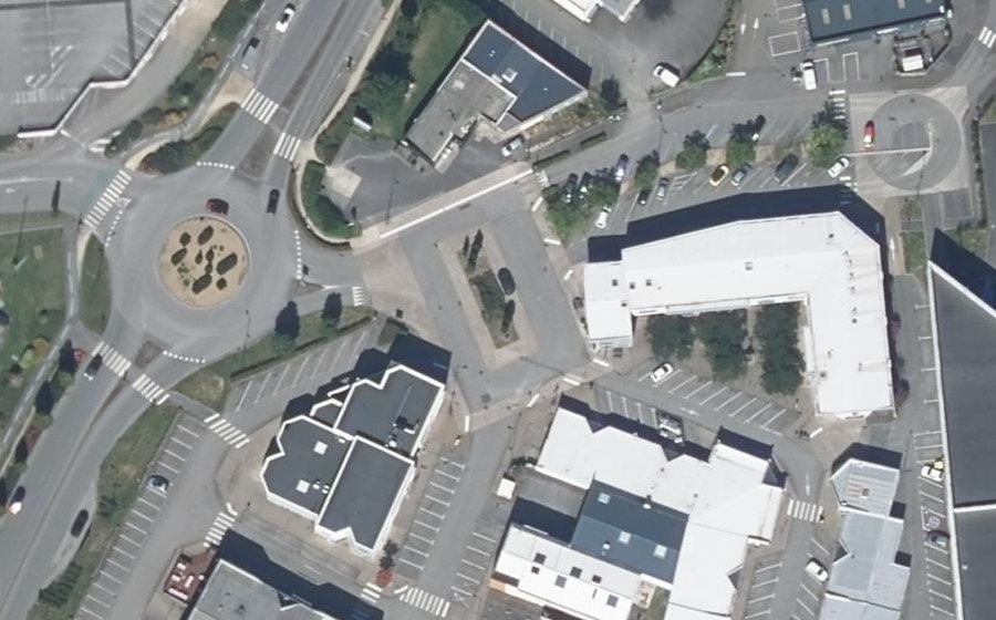 Vue aérienne du Rond-point anonyme n°125936725