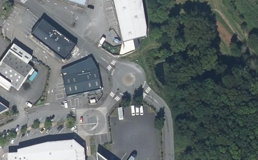 Vue aérienne du Rond-point anonyme n°125936727