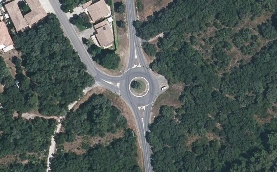 Vue aérienne du Rond-point anonyme n°125953156