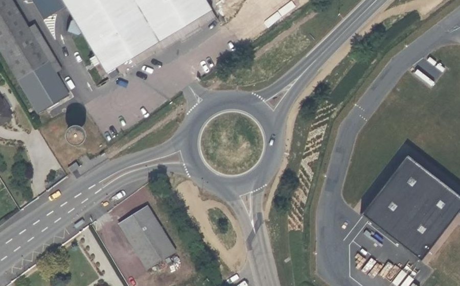 Vue aérienne du Rond-point anonyme n°125963035