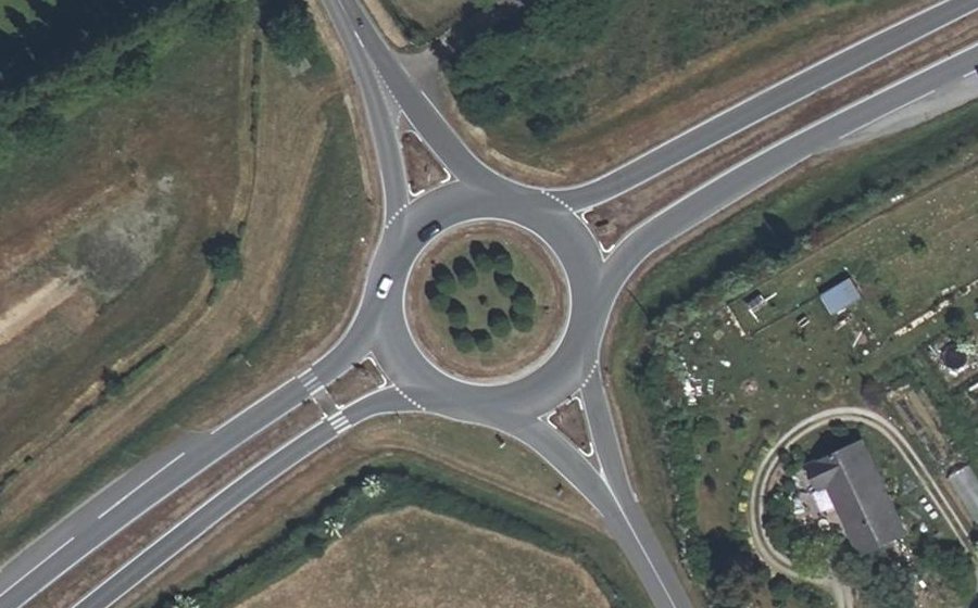 Vue aérienne du Rond-point anonyme n°125965038