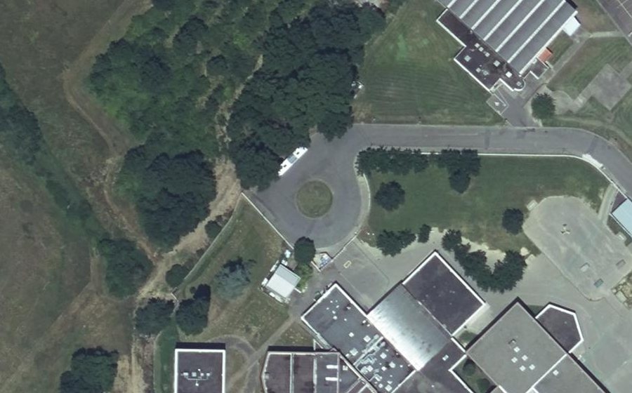 Vue aérienne du Rond-point anonyme n°126034653