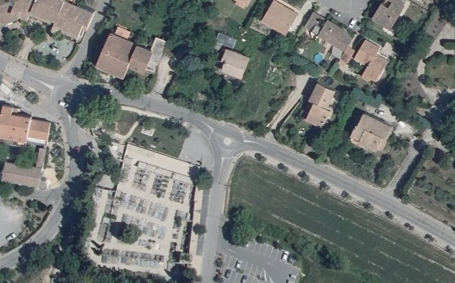 Vue aérienne du Rond-point anonyme n°1260545328