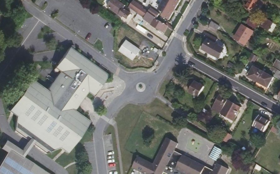 Vue aérienne du Rond-point anonyme n°126055665