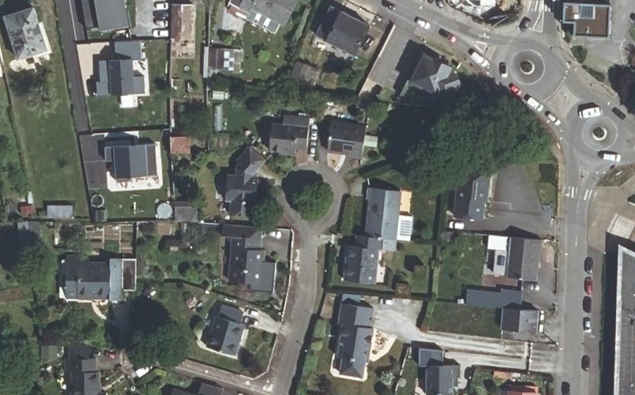Vue aérienne du Rond-point anonyme n°126059102