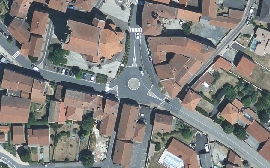 Vue aérienne du Rond-point anonyme n°126094394