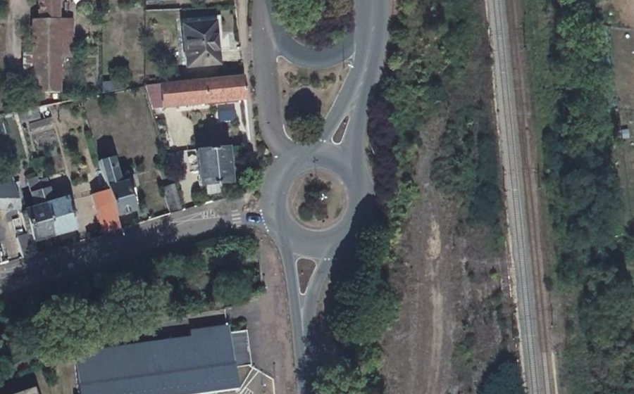 Vue aérienne du Rond-point anonyme n°126109379