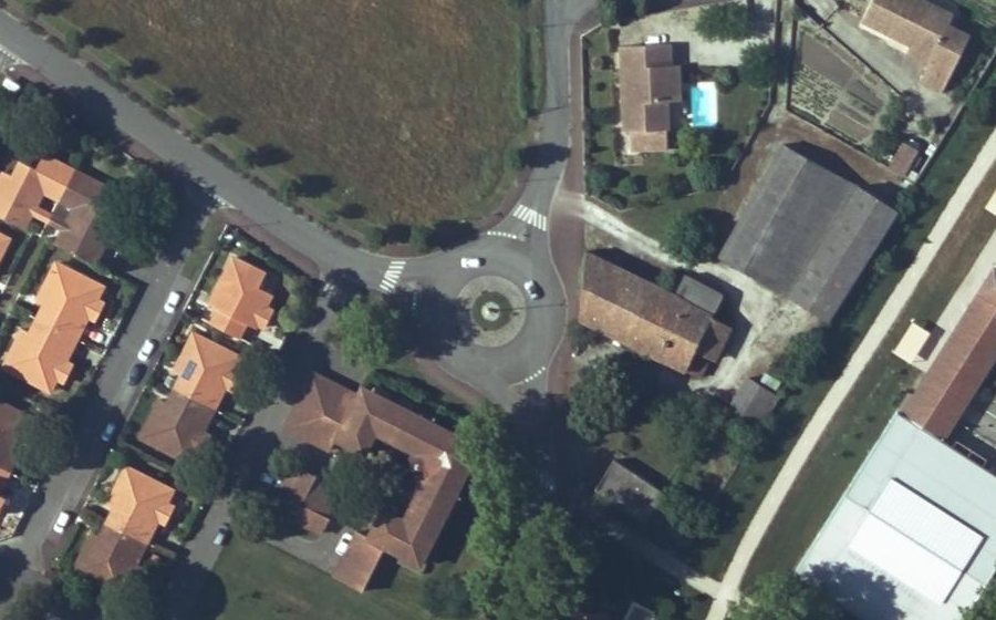 Vue aérienne du Rond-point anonyme n°126116902