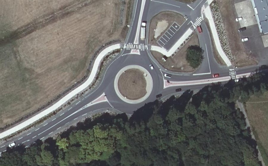 Vue aérienne du Rond-point anonyme n°1261988747