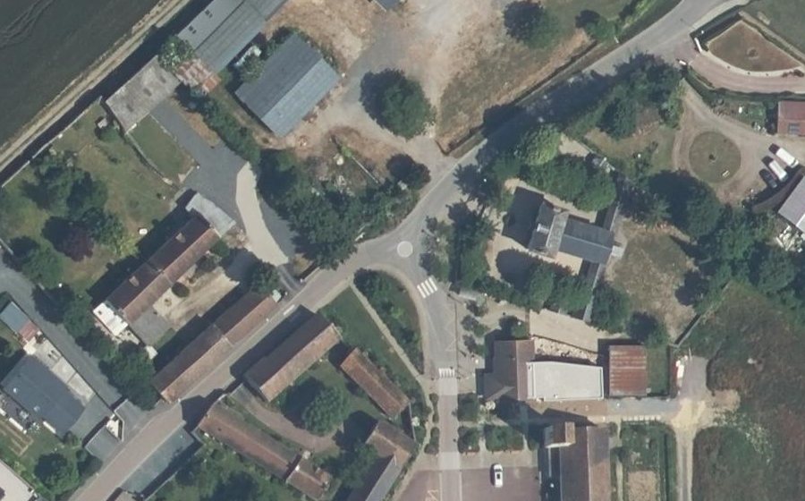 Vue aérienne du Rond-point anonyme n°1262306383