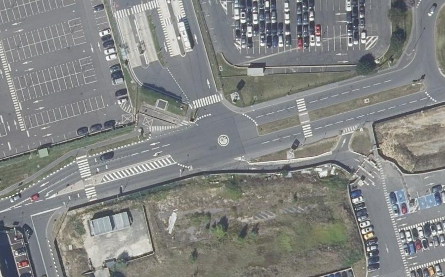Vue aérienne du Rond-point anonyme n°1262503202