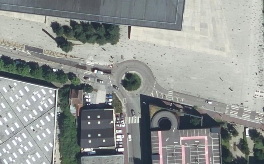 Vue aérienne du Rond-point anonyme n°126302119