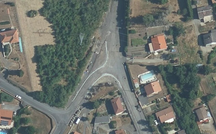 Vue aérienne du Rond-point anonyme n°126342607