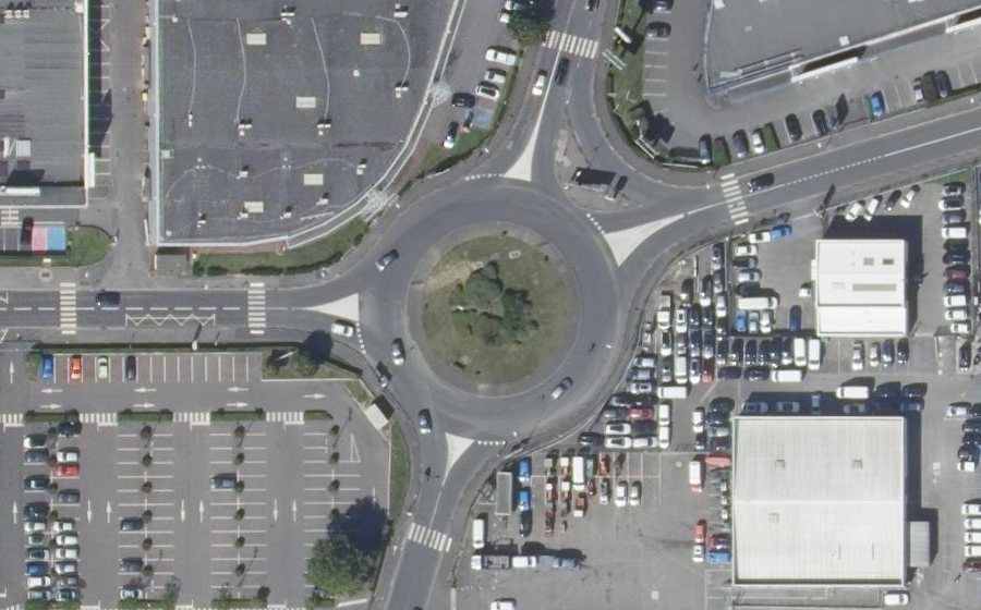 Vue aérienne du Rond-point anonyme n°1263796532