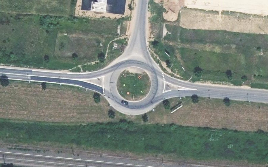 Vue aérienne du Rond-point anonyme n°126402038