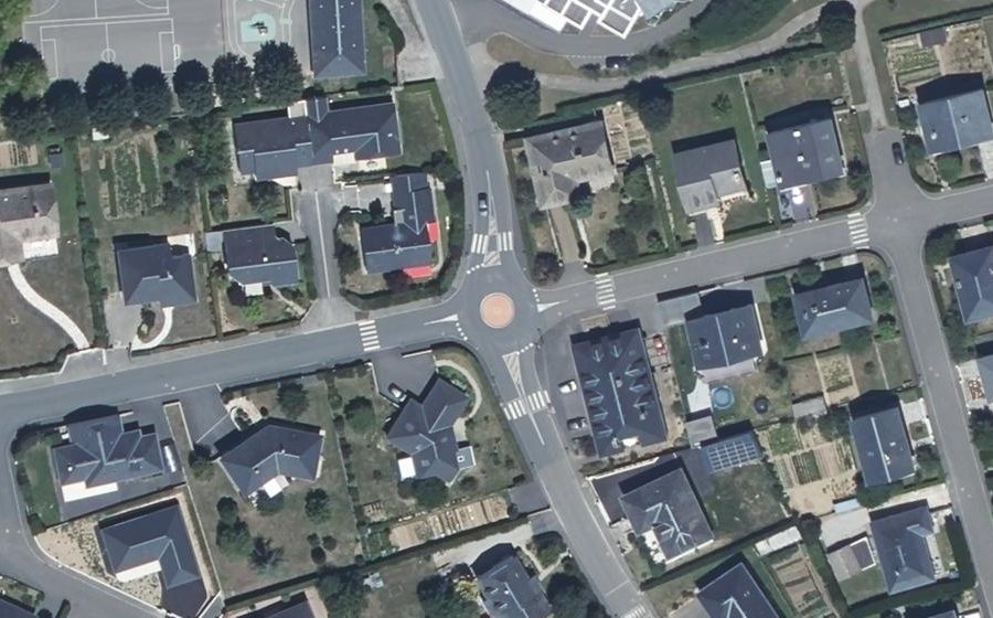 Vue aérienne du Rond-point anonyme n°1264566601