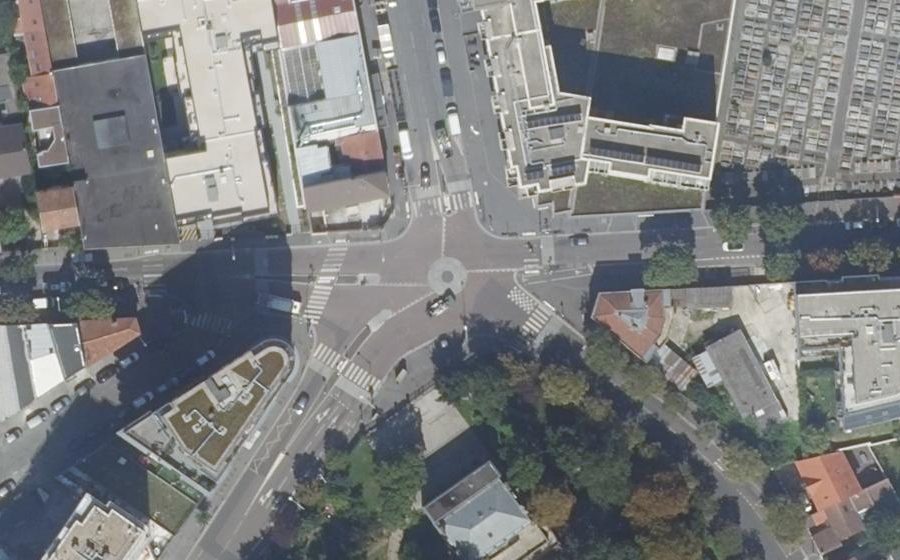 Vue aérienne du Rond-point anonyme n°1264712735