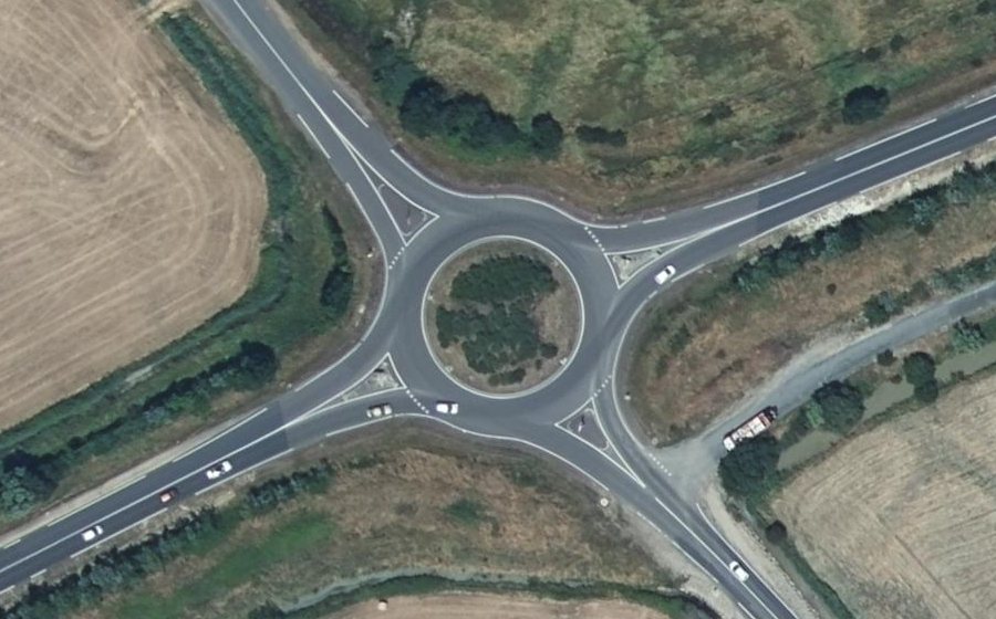 Vue aérienne du Rond-point anonyme n°126481313