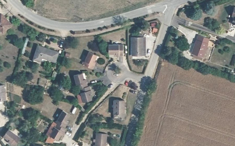 Vue aérienne du Rond-point anonyme n°126494619