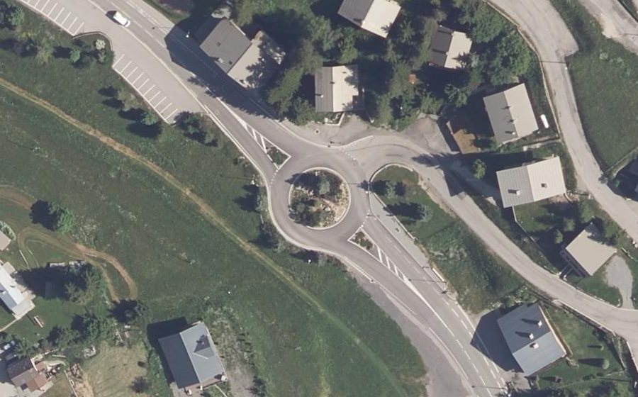 Vue aérienne du Rond-point anonyme n°126509316