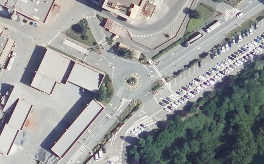 Vue aérienne du Rond-point anonyme n°1265337617