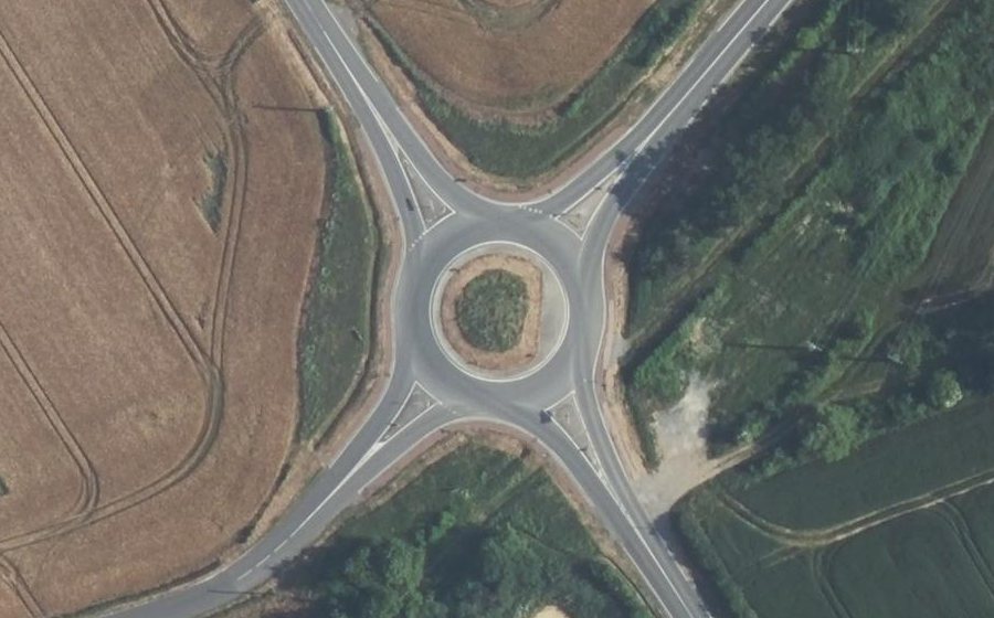 Vue aérienne du Rond-point anonyme n°126563213